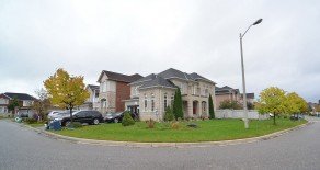 Beautiful House in Maple,Ontario